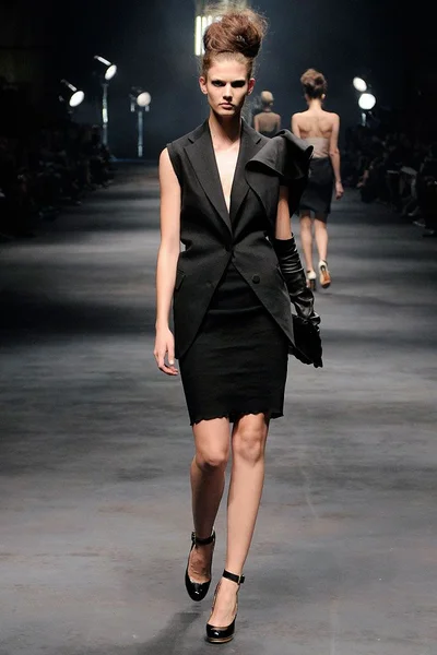 Look 12